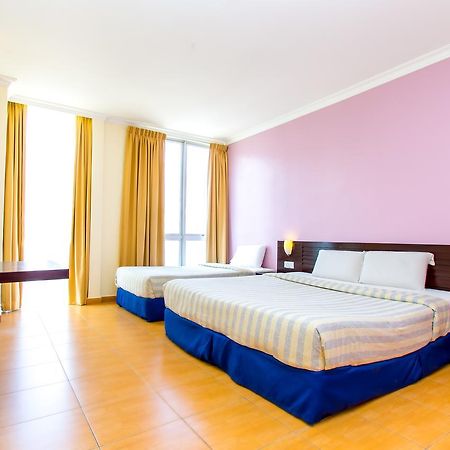 Ample Hotel Skudai Zewnętrze zdjęcie